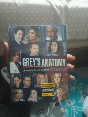Target Grey's Anatomy Season Six DVD - Purple & Black Cover